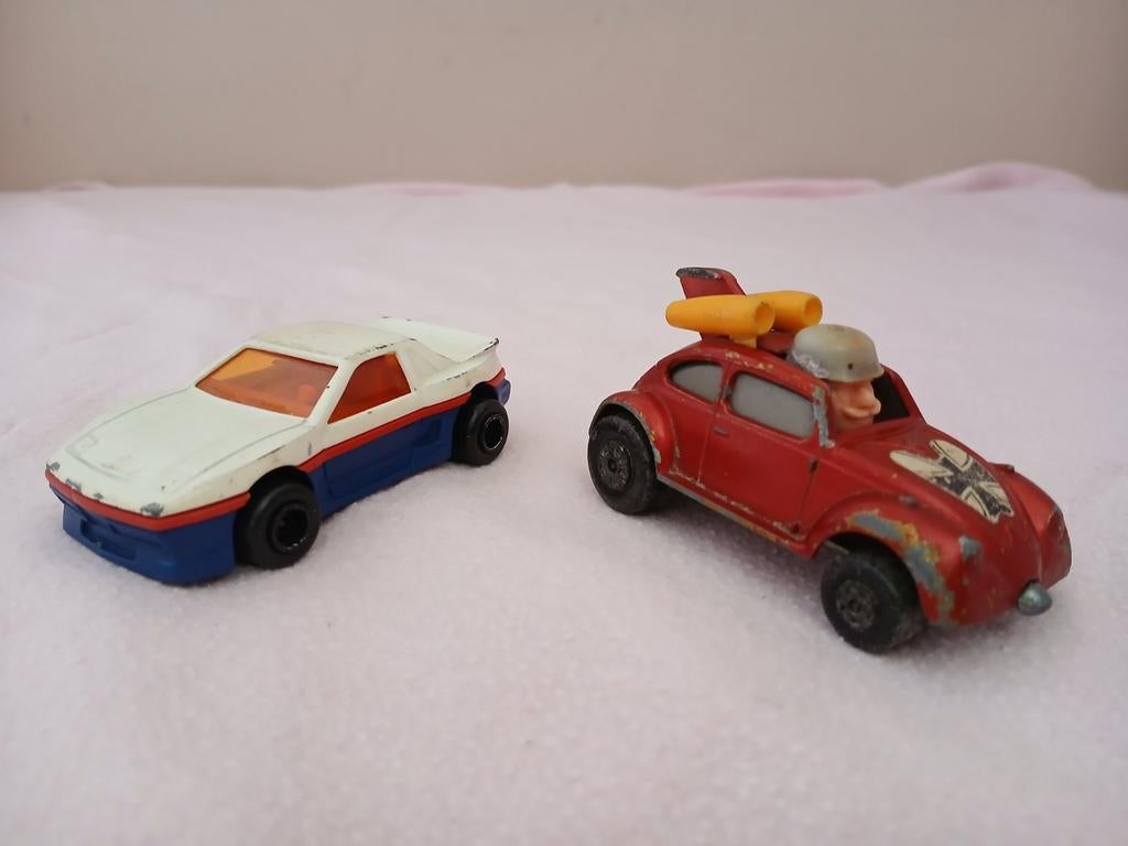 2 kleine metalen speelgoedauto's, Ophalen