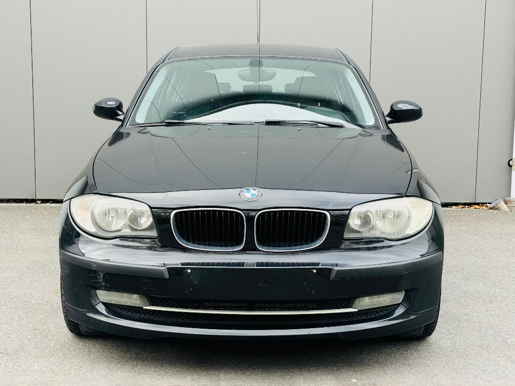 Bmw e87 116i 122pk airco start/stop benzine lezok, Auto's, BMW, 90 kW, Zwart, Zwart, Bedrijf