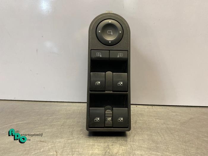Commutateur vitre électrique d'un Opel Zafira B (Zafira B 0, Autos : Pièces & Accessoires, Tableau de bord & Interrupteurs, Opel