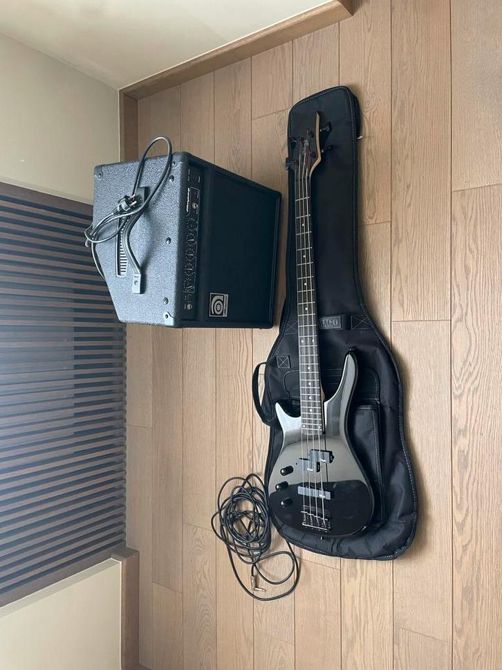 Basgitaar startersset - Stagg bas + Ampeg versterker + hoes, Musique & Instruments, Instruments à corde | Guitares | Basses, Comme neuf