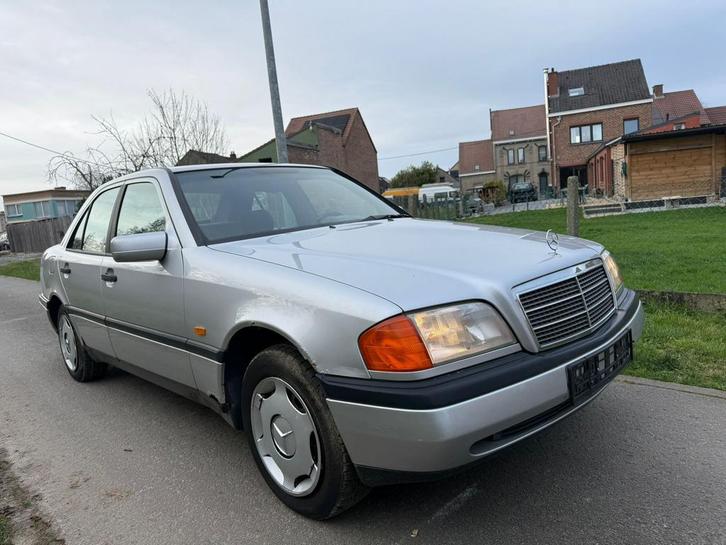 Mercedes c180 122ch boite 5 OLDTIMER, Auto's, Mercedes-Benz, Particulier, Benzine, Handgeschakeld, Ophalen