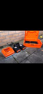 Chargeur batterie Stihl AL500 + 2 batteries AP300 + box, Enlèvement, Comme neuf