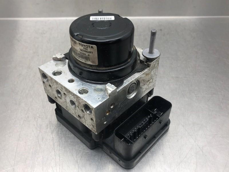 BLOC ABS (FREINS ANTI-BLOCAGE) Toyota Yaris III (P13), Utilisé, Toyota