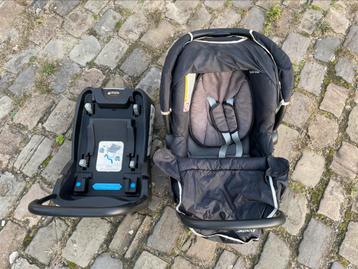 Autostoel baby met 2 de onderstel beschikbaar voor biedingen