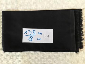 dames sjaal 135 cm op 18 cm en andere aan 4 € beschikbaar voor biedingen