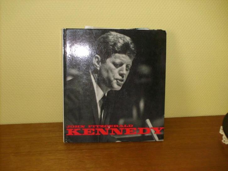 a vendre livre Kennedy, Boeken, Biografieën, Zo goed als nieuw, Politiek, Ophalen of Verzenden