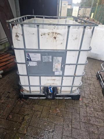 WATERTANK 1000 LITER OPEN MET KRAAN beschikbaar voor biedingen