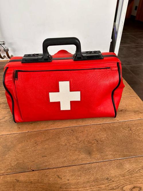 Verplegers-/dokterstas, Handtassen en Accessoires, Tassen | Reistassen en Weekendtassen, Zo goed als nieuw, Rood, Ophalen
