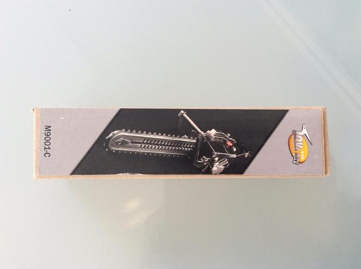 Toys City 1/6 Chainsaw Black - Out of stock !, Verzamelen, Beelden en Beeldjes, Nieuw, Fantasy, Ophalen of Verzenden