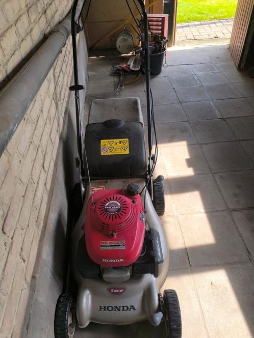 Grasmaaier Honda IZY zelf trekker benzine, Tuin en Terras, Grasmaaiers, Gebruikt, Mulchfunctie, Ophalen