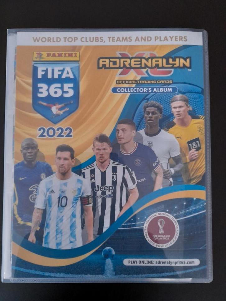 Complete map Panini Adrenalyn FIFA365 2022 alle 378 kaarten, Hobby en Vrije tijd, Verzamelkaartspellen | Overige, Zo goed als nieuw