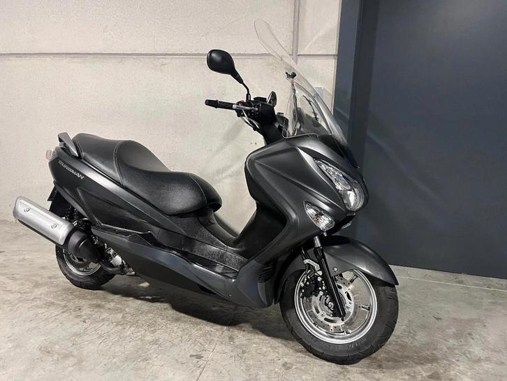Suzuki Burgman UH 125 in heel nette staat met toerscherm, Motoren, Motoren | Suzuki, Bedrijf, Scooter, 11 kW of minder