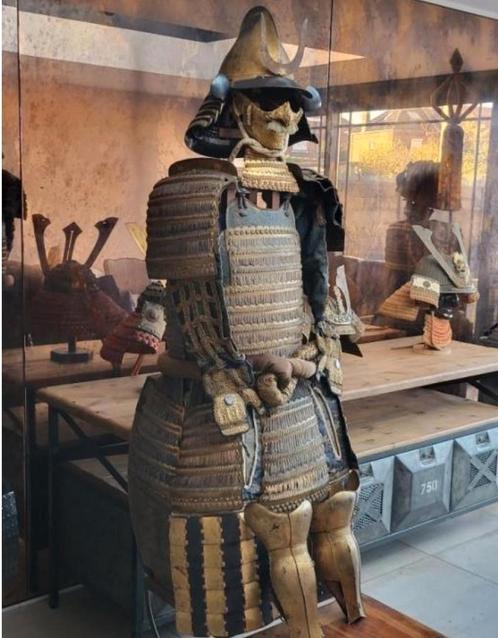 Japanse antieke Eboshi Yoroi keizerlijke samurai pantserset, Verzamelen, Militaria | Algemeen, Landmacht, Zwaard of Sabel