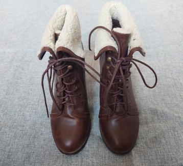 Bottines à talons en cuir pointure 40 beschikbaar voor biedingen