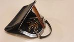 vintage handtas in zwart leder + Chrome rand, Kleding | Dames, Ophalen of Verzenden, Zo goed als nieuw