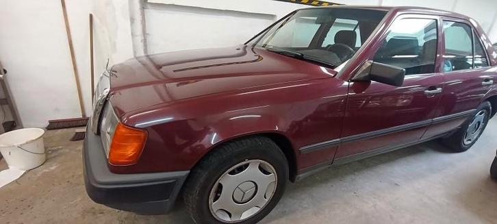 E124 E200 ESSENCE 5 VITESSES  1989, Autos, Mercedes-Benz, Particulier, Classe E, Essence, Berline, 4 portes, Boîte manuelle, Rouge