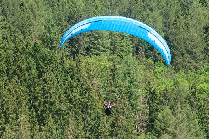 Hook 5P paraglider maat 28, herzien november 2025, Sport en Fitness, Zweefvliegen en Paragliding, Gebruikt, Complete paraglider