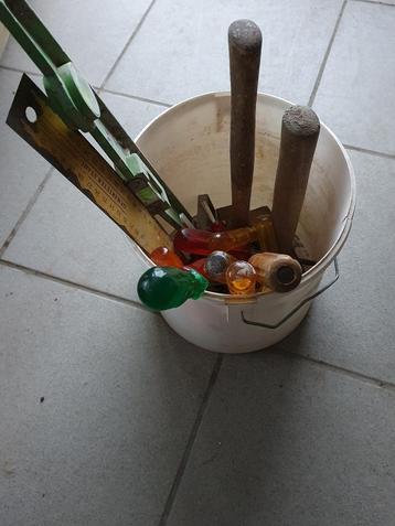 handgereedschap beschikbaar voor biedingen