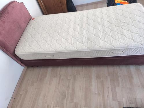 Antieke fluwelen tweepersoonsbedden met matras, Huis en Inrichting, Slaapkamer | Slaapbanken, Gebruikt, 80 cm, 200 cm, Tweepersoons