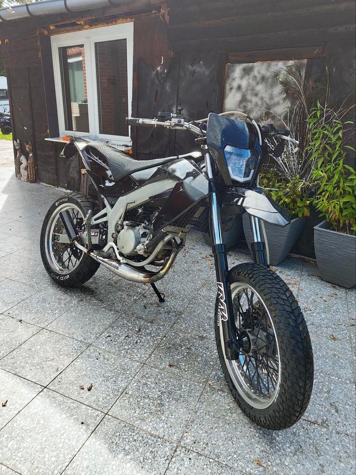 Aprilia SX50 - B-klasse - Schakelbrommer, Fietsen en Brommers, Brommers | Derbi, Zo goed als nieuw, Ophalen