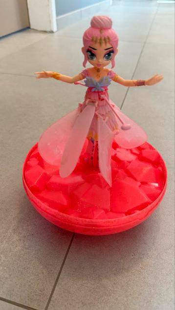 Vliegende engel. beschikbaar voor biedingen