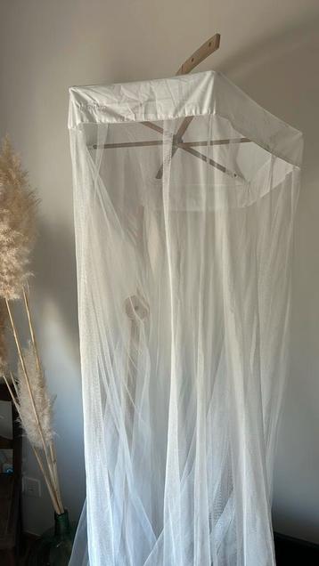 Muggen hemel beschikbaar voor biedingen