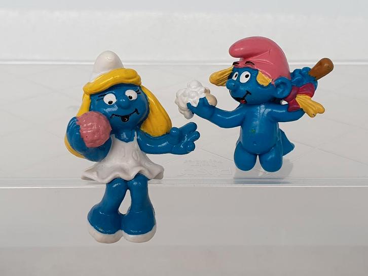 Lot van 2 Smurfen (Schleich, Quick promo), Collections, Schtroumpfs, Utilisé, Poupée, Figurine ou Peluche, Différents Schtroumpfs