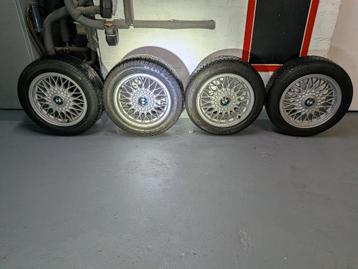 BMW e30 Originele velgen met banden beschikbaar voor biedingen