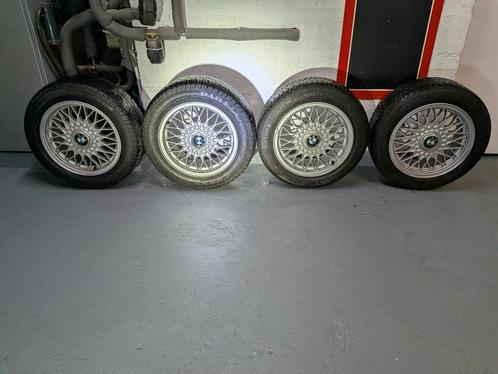 BMW e30 Originele velgen met banden, Auto-onderdelen, Banden en Velgen, Band(en), Zomerbanden, 205 mm, Personenwagen, Ophalen