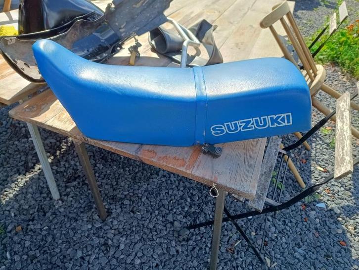Onderdelen Suzuki TSX, Fietsen en Brommers, Brommeronderdelen | Algemeen, Gebruikt, Zadel, Ophalen
