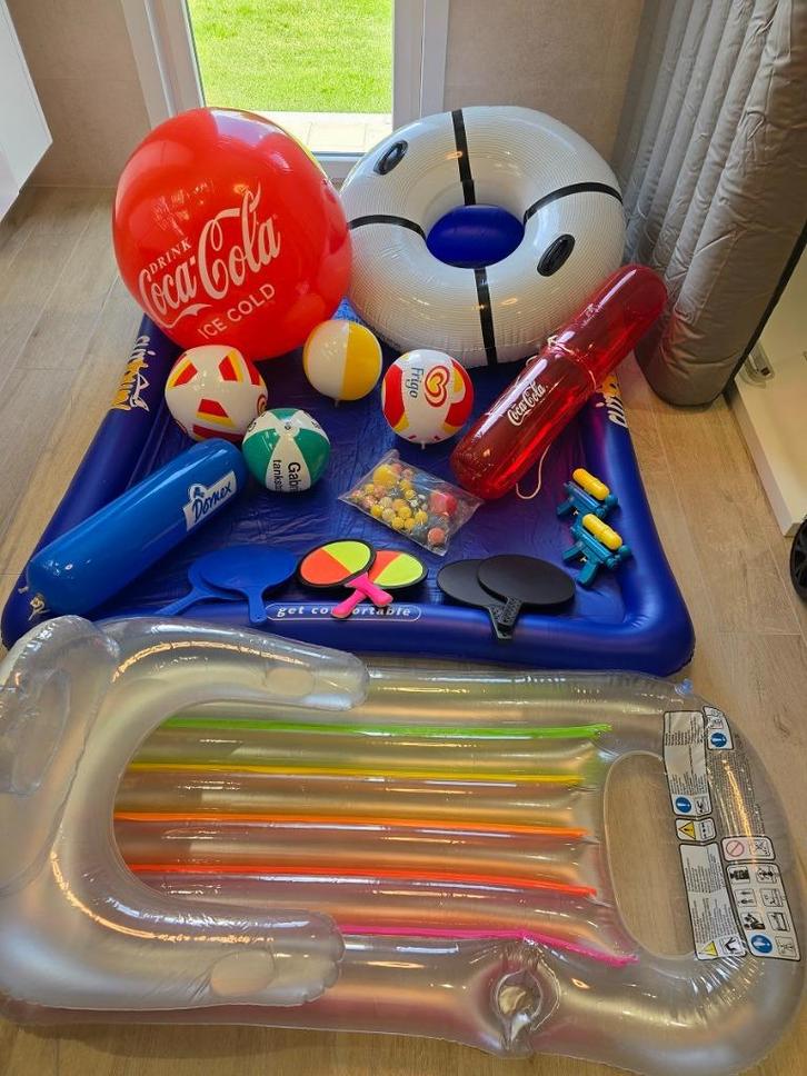 Tente et serviette de plage +chaise flottante +bouée +jouet, Caravanes & Camping, Accessoires de camping, Comme neuf, Enlèvement