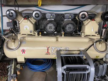 zware compressor 2x 220v 10bar zandstralen beschikbaar voor biedingen