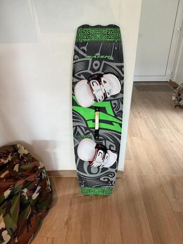 Kiteboard jeugd twintip beschikbaar voor biedingen