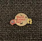 PIN - WORLD ANIMAL DAY, Verzamelen, Verzenden, Gebruikt, Dier of Natuur, Speldje of Pin