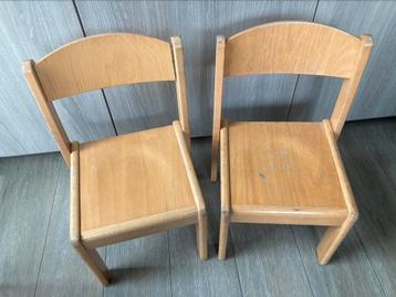 2 chaises pour enfants en bois 