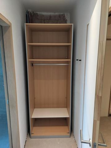 Kleerkast zonder deuren beschikbaar voor biedingen