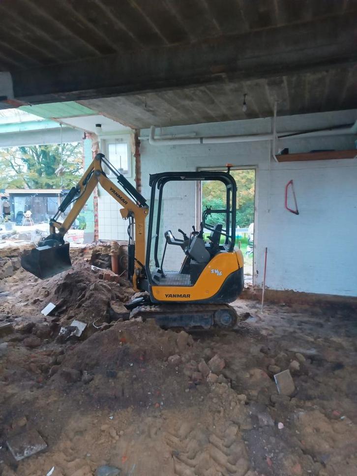 Minigraver met bestuurder, Articles professionnels, Machines & Construction | Grues & Excavatrices, Excavatrice, Enlèvement