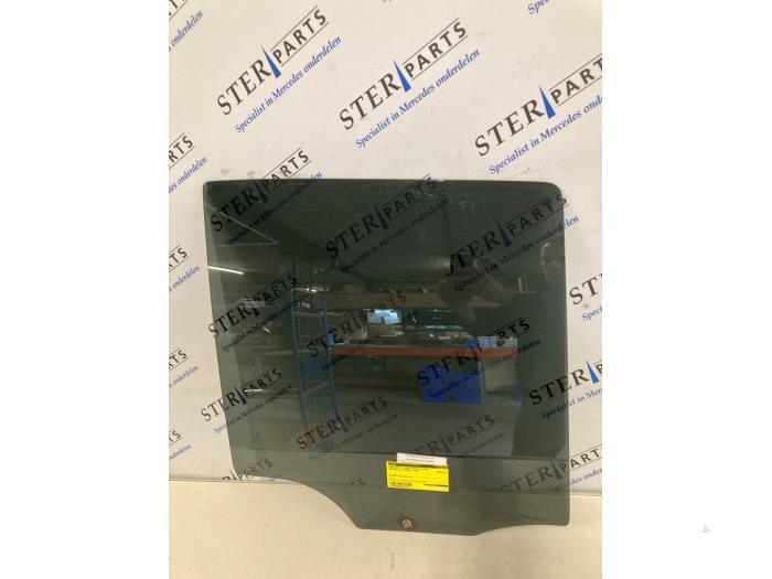 Portierruit 4Deurs rechts-achter van een Mercedes ML-Klasse, Auto-onderdelen, Ruiten en Toebehoren, Mercedes-Benz, Gebruikt, 3 maanden garantie