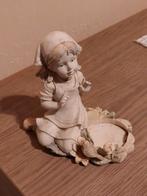 Tuinbeeldje : Knielend meisje met vogel en bloemen, Verzamelen, Verzenden, Gebruikt, Mens