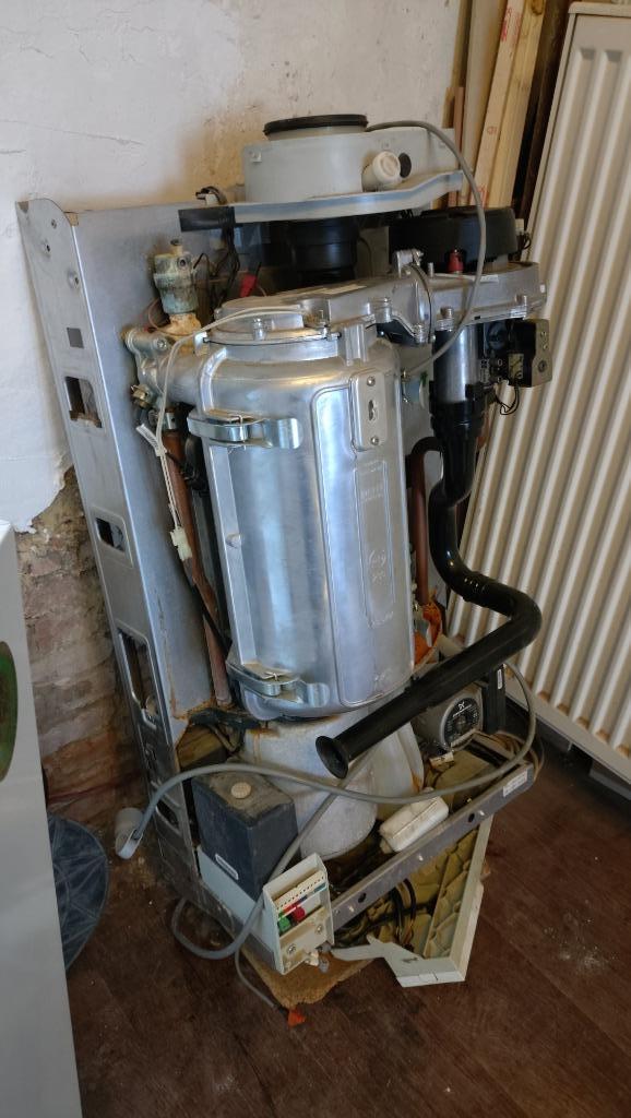 Buderus boiler voor onderdelen of oud koper, Doe-het-zelf en Bouw, Chauffageketels en Boilers, Gebruikt, Boiler, Aardgas, Ouder dan 10 jaar
