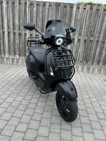 Vespa sprint B klasse beschikbaar voor biedingen