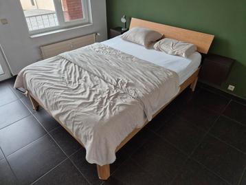 2 persoonsbed lattenbodems & matras inbegrepen beschikbaar voor biedingen