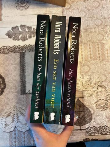 Nora Roberts - Teken van zeven trilogy beschikbaar voor biedingen