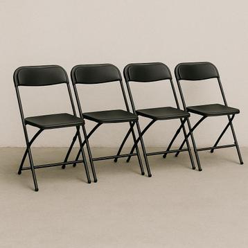 Klapstoelen met stoelhoes beschikbaar voor biedingen
