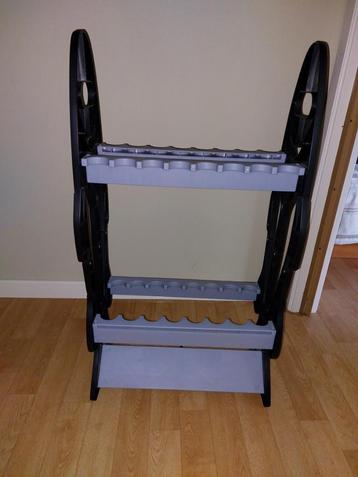 Rangement 16 cannes à pêches NEUF beschikbaar voor biedingen