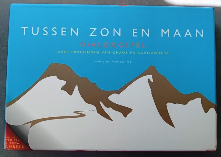 DIALOOGSPEL - Tussen Zon en Maan, Hobby en Vrije tijd, Gezelschapsspellen | Bordspellen, Nieuw, Vijf spelers of meer, Ophalen of Verzenden