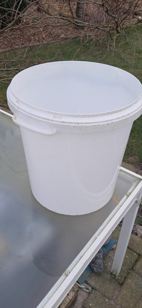 Emmers , emmer , potten 30 à 35 liter met deksel prijs/tekst, Huis en Inrichting, Emmers, Zo goed als nieuw, Ophalen