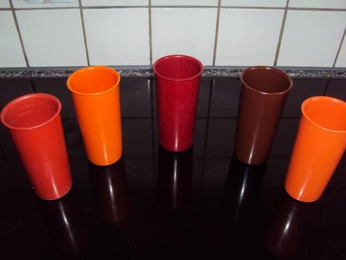 Tupperware,5 retro mini- bekertjes in retro kleuren*Sixties*, Maison & Meubles, Cuisine| Tupperware, Enlèvement ou Envoi