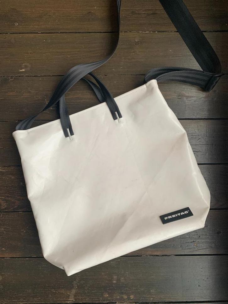 Freitag schoudertas F203 Bob, Handtassen en Accessoires, Tassen | Schoudertassen, Zo goed als nieuw, Overige merken, Wit, Ophalen of Verzenden