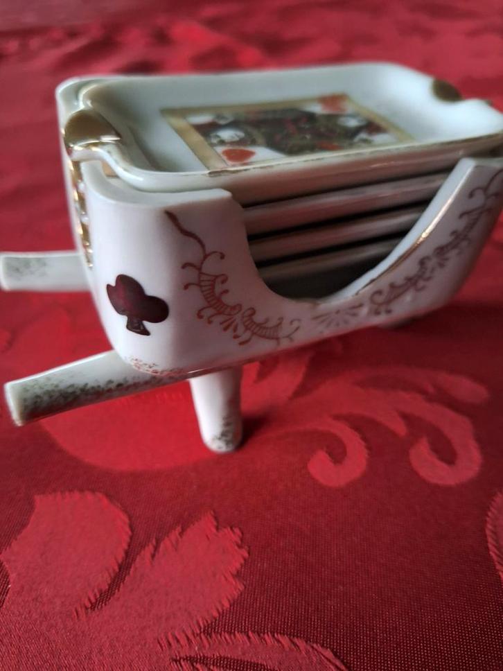 4 petits cendriers présentés dans une petite charrette, Maison & Meubles, Cuisine | Vaisselle, Neuf, Autres types, Autres styles